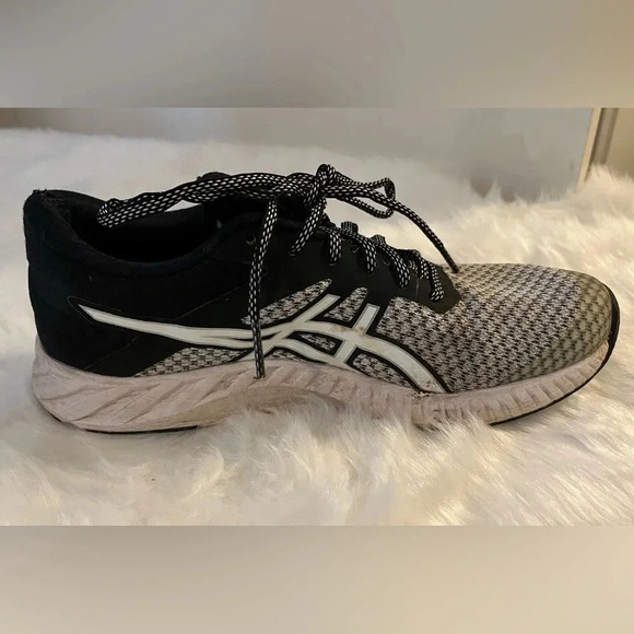 Women’s ASICS Fuzex Lyte 2 Running Sneakers - Picture 2 of 10